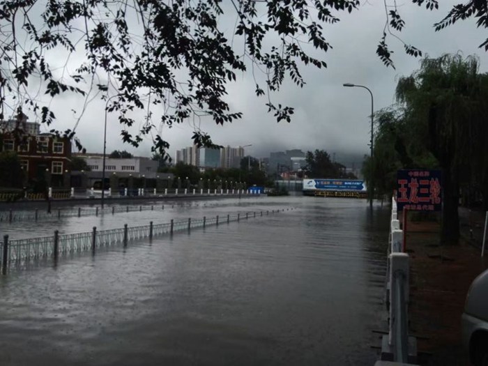 我們需要錦上添花，更需要“雪中送炭”